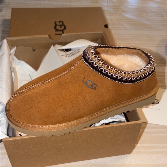 Brand New in Box Women’s Ugg’s size 9 pls make sure to read description - Picture 4 of 10